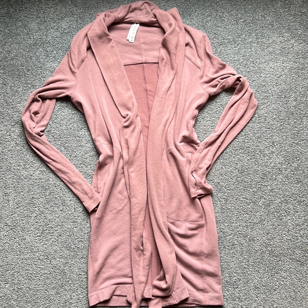 Athleta pranayama wrap- mauve!